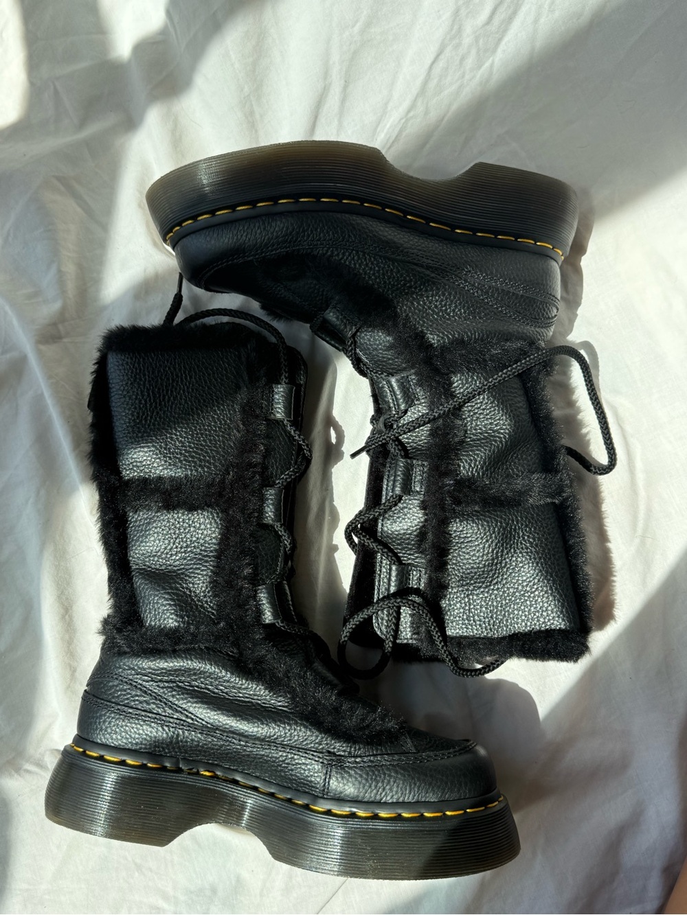 Black Dr. Martens Buzz Grizzly Lace Up Fur Lined boots Size 6 - Picture 8 of 10